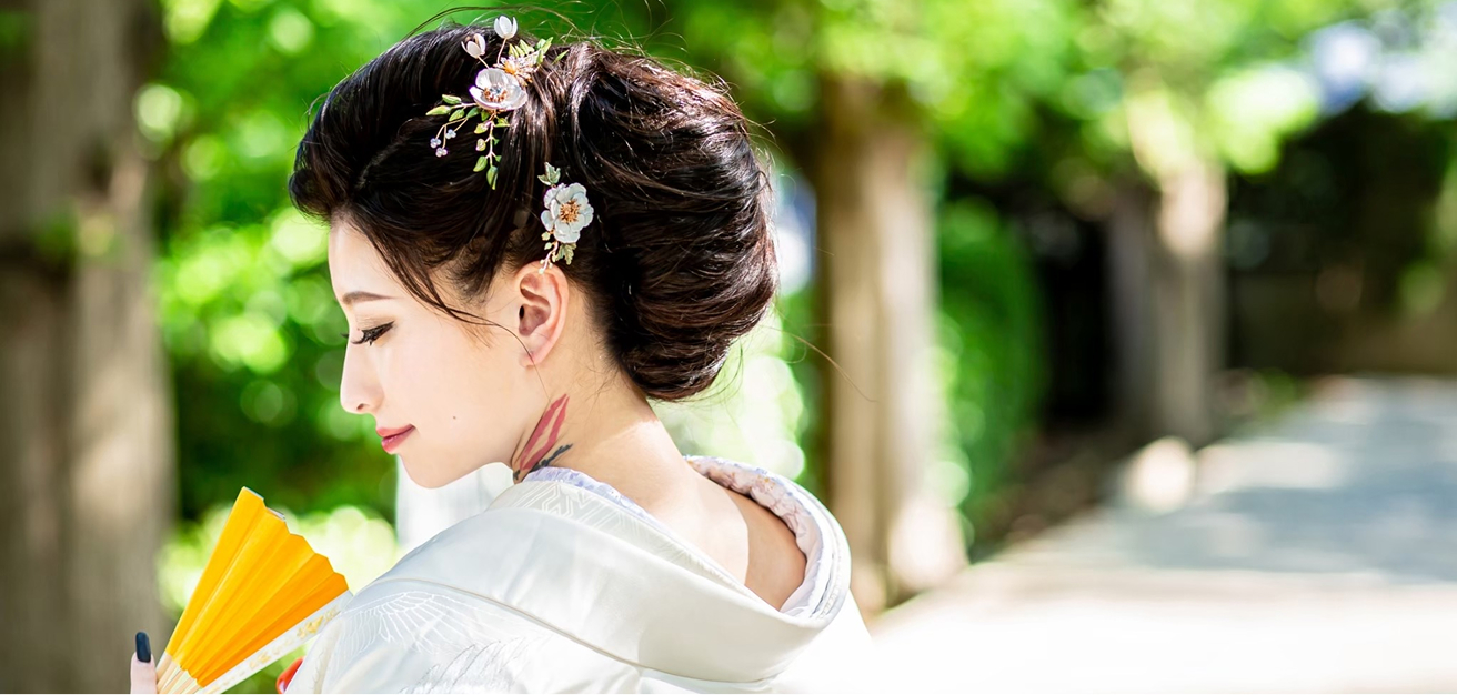 着物姿の女性の横顔