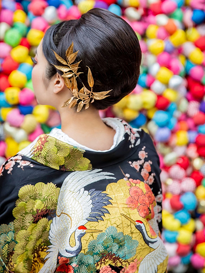 着物の女性の後ろ姿