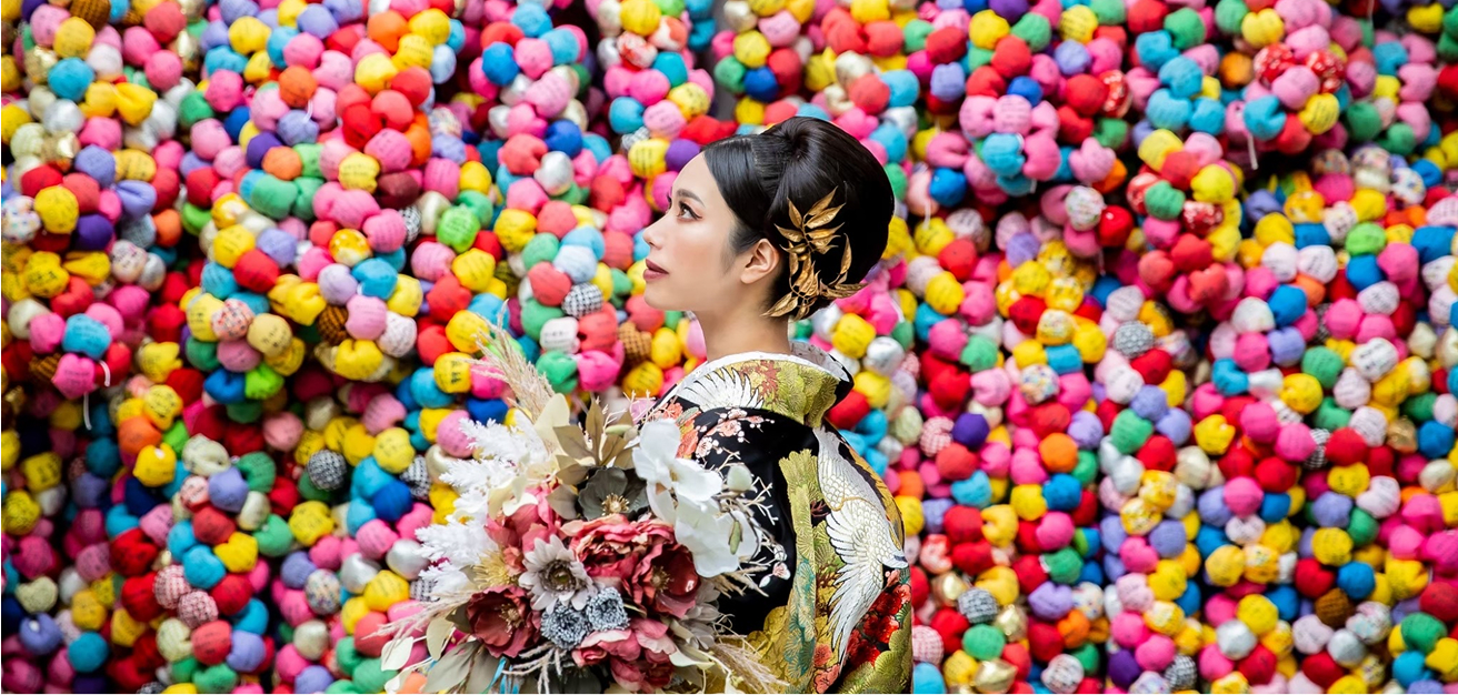 着物姿の女性の横姿