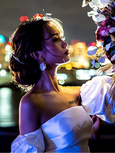 笑顔の着物姿の女性