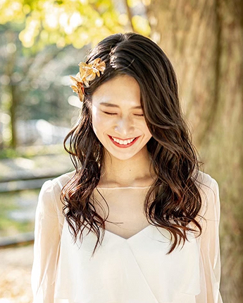 ドレスを着た女性